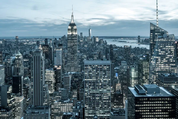 New York şehir merkezindeki Blick Nach - Abenddaemmerung 'daki Empire State Binası