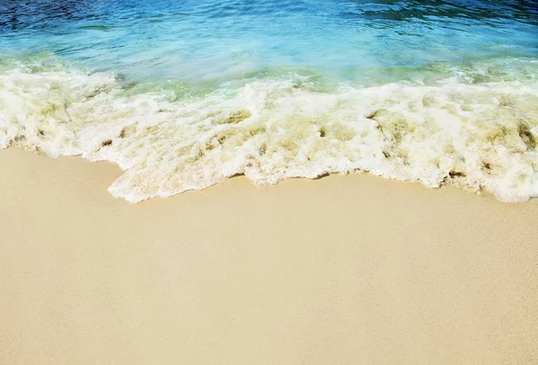 Піщаний Пляж Бризкаючі Хвилі Березі Моря — стокове фото