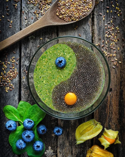 Healthy Breakfast Raw Flaxseed Porridge Chia Seeds Spinach Physalis Fresh — Stock Photo, Image