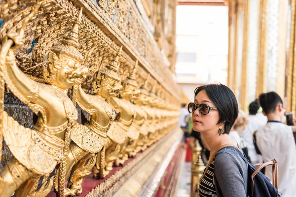 Asijské Žena Cestovat Slavném Chrámu Grand Palace Bangkok Asie — Stock fotografie