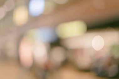 Alışveriş merkezinin soyut arkaplanı, odak derinliği.