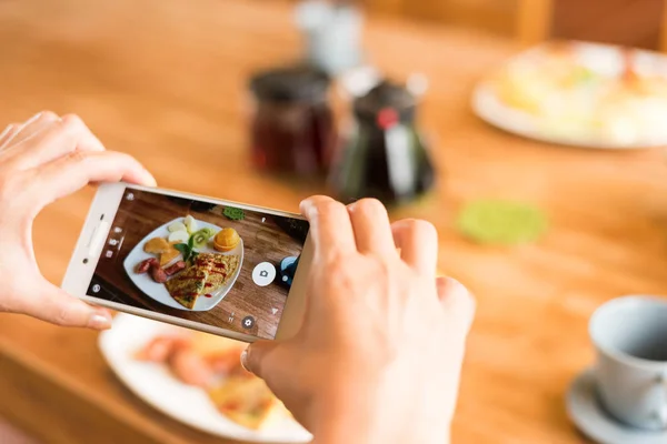 Tomar Una Foto Desayuno Mañana Mesa — Foto de Stock