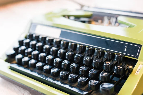 Vintage Skrivmaskin Grön Färg Skrivbordet — Stockfoto