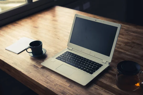 Computer Portatile Scrivania Legno Con Nessuno Casa — Foto Stock