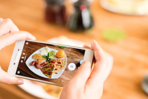 Tomar Una Foto Desayuno Mañana Mesa — Foto de Stock