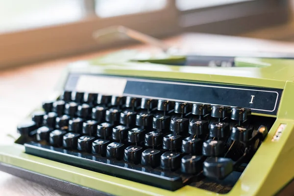 Vintage Typewriter Green Color Desk — Stock Photo, Image