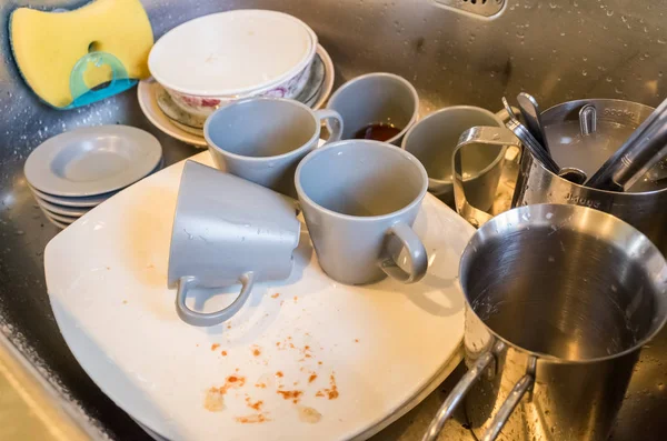 Piatti Sporchi Nel Lavello Della Cucina Casa — Foto Stock