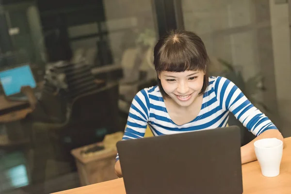 Happy Asian Young Woman Using Laptop Feel Free — Stock Photo, Image