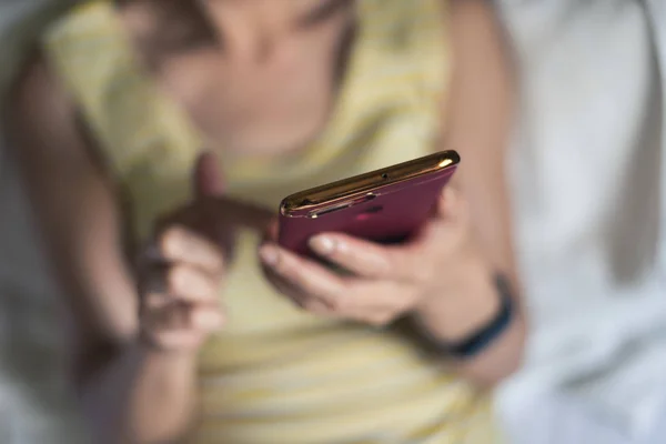 Woman Using Smartphone Bed Home — Stock Photo, Image