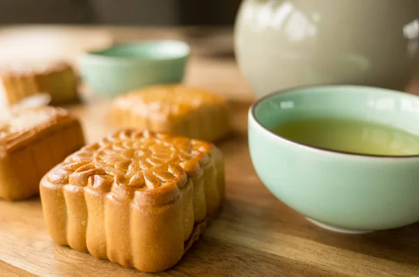 Κινέζικα Μέσα Του Φθινοπώρου Φεστιβάλ Τροφίμων Mooncake Τσάι — Φωτογραφία Αρχείου
