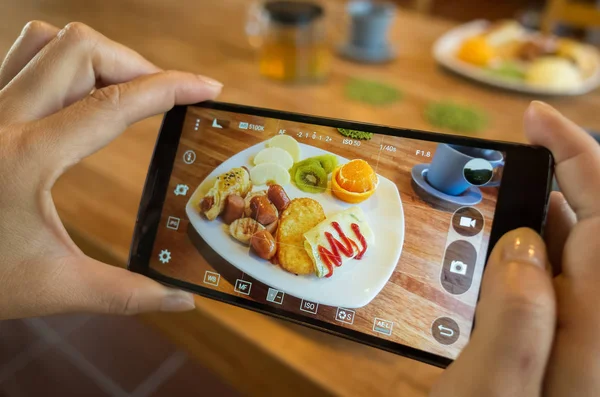 Tomar Una Foto Desayuno Mañana Mesa — Foto de Stock