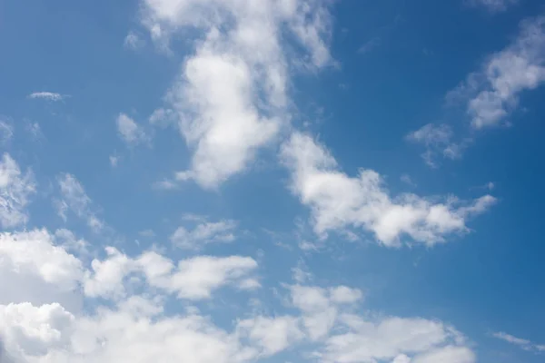 Witte Wolken Blauwe Lucht Natuur Achtergrond Hemel — Stockfoto