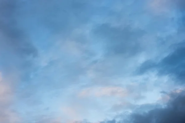 青い空に白い雲天の自然背景 — ストック写真