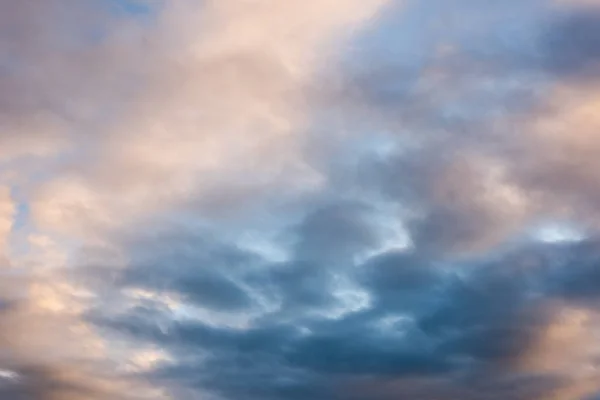 青い空に白い雲天の自然背景 — ストック写真