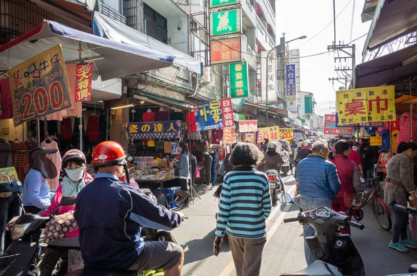 台湾南投 2019年1月26日 台湾南投普利镇的传统市场上 人们散步和购物 — 图库照片