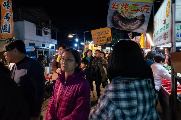 南投市 2019 有名な休日の夜市場人散歩と埔里町 台湾で買い物 — ストック写真