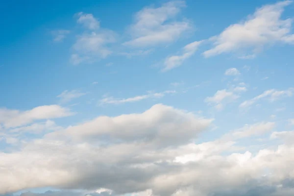 Blå Himmel Bakgrund Med Moln Himlen — Stockfoto