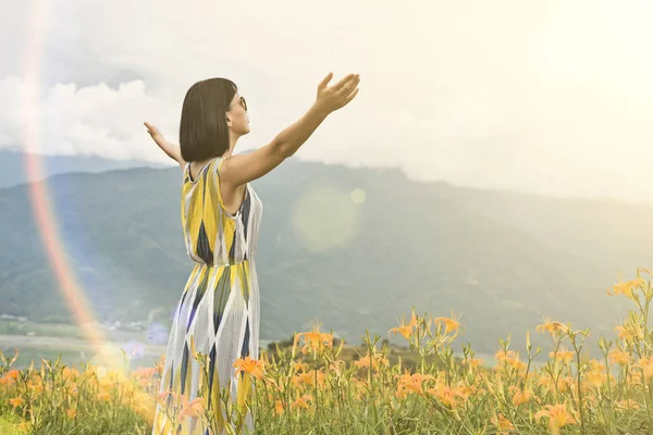 Asian Woman Feel Free Stand Yellow Tiger Lily Farm — Stock Photo, Image