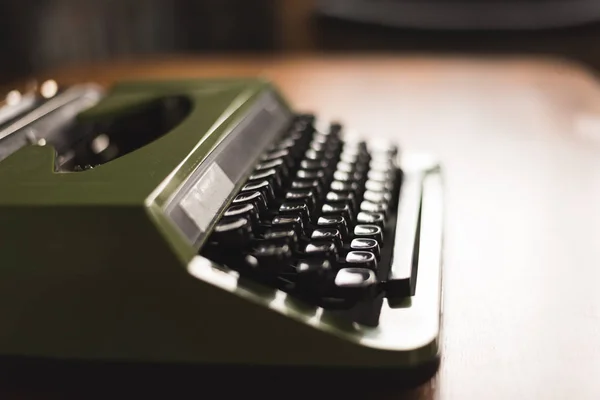Vintage Typemachine Groene Kleur Het Bureau — Stockfoto