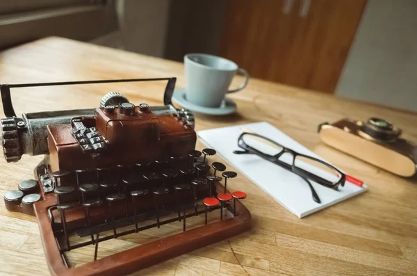 Carnet Vierge Avec Machine Écrire Sur Bureau Maison — Photo