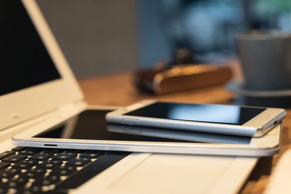 Cellphone Laptop Table Nobody — Stock Photo, Image