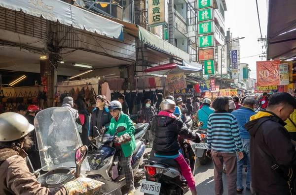 台湾南投 2019年1月26日 台湾南投普利镇的传统市场上 人们散步和购物 — 图库照片