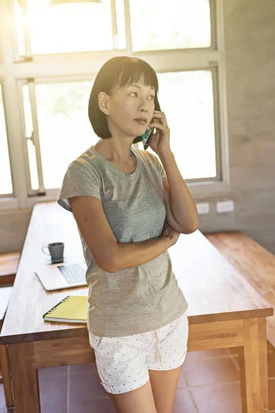 Woman working at home — Stock Photo, Image