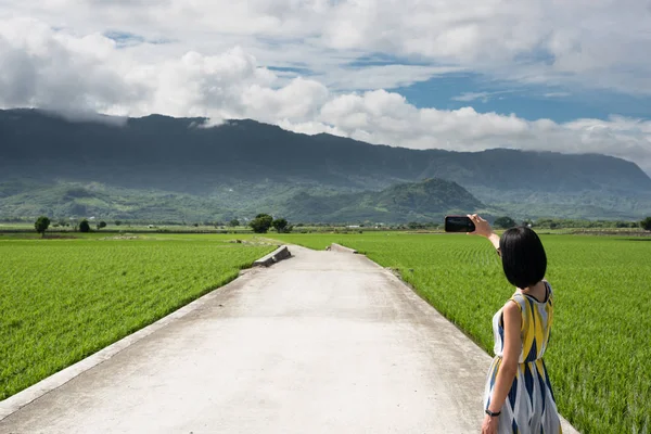 アジアの女性の旅行 — ストック写真