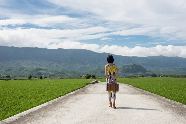 Donna asiatica in viaggio — Foto Stock