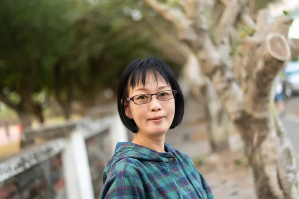 Retrato de mulher madura asiática — Fotografia de Stock