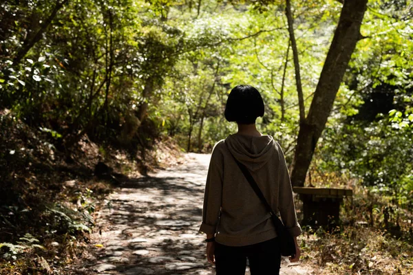 Asian woman hiking at the outdoor — Stock Photo, Image