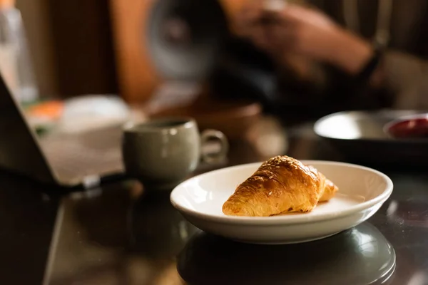 Lanches da tarde de croissant — Fotografia de Stock