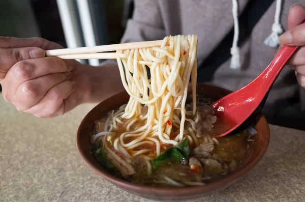 Tchajwanci zamotávat nudlová polévka — Stock fotografie