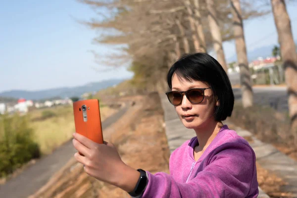 Asiatico bellezza prendere un selfie — Foto Stock