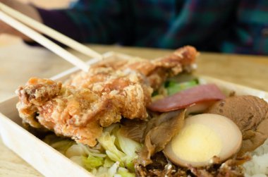 kızarmış tavuk baget beslenme çantası