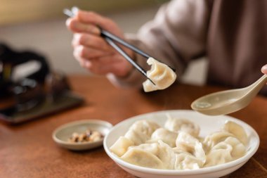 haşlanmış jiaozi hamur tatlısı
