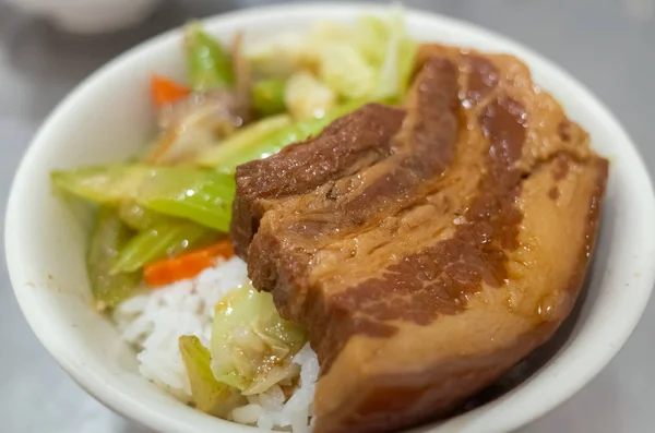 Soy-stewed pork with rice — Stock Photo, Image