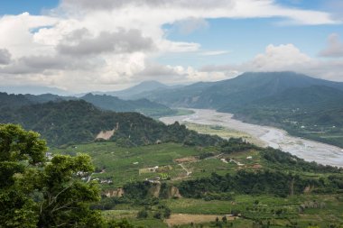 Valley manzara dağlar ve köyleri ile