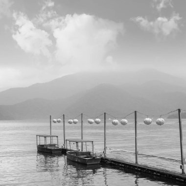 Güneş ay göl manzara