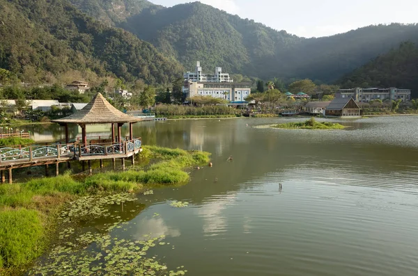 Landschaft des berühmten Sees von Liyu tan — Stockfoto