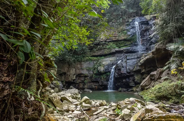 Waterfall with lake in the tropical forest — Stock Photo, Image