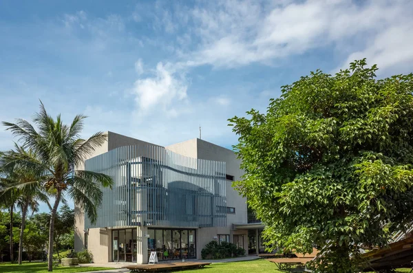 Bau eines taitung art museum im modernen Stil — Stockfoto