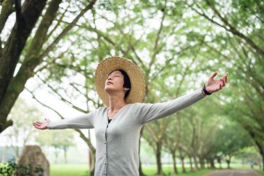 Güzellik açık silah ve Feel ücretsiz