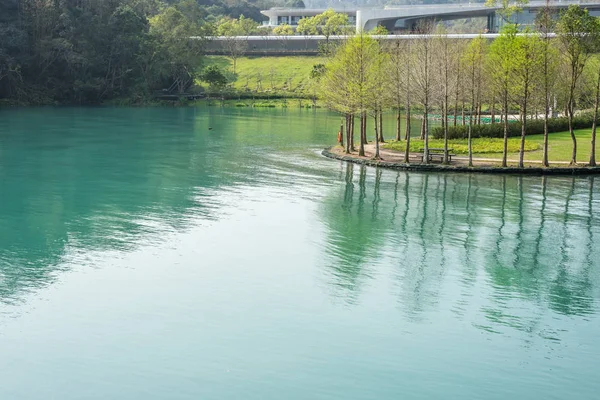 Landscape of green water at Sun Moon Lake — Stock Photo, Image