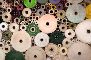 daire içinde renkli kağıt levha 