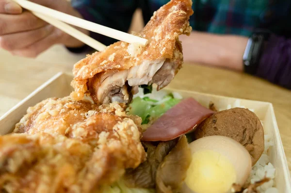 Smażony kurczak podudzie lunch box — Zdjęcie stockowe