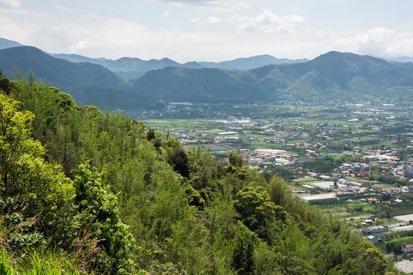 Cityscape van Puli Township met wolken onder de hemel — Stockfoto