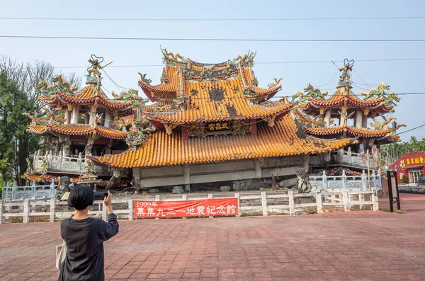 Reruntuhan gempa bumi kuil Wuchanggong — Stok Foto