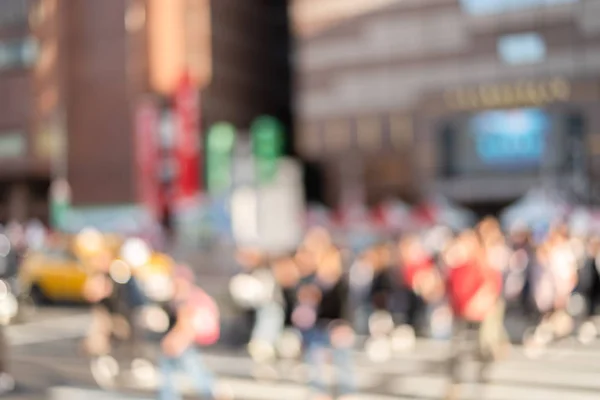 Suddiga abstrakta människor och bil flyttade till centrum — Stockfoto