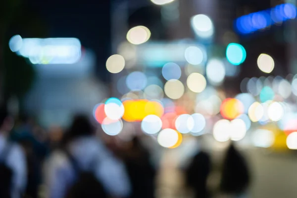 Fond abstrait avec les gens marchant dans la rue — Photo